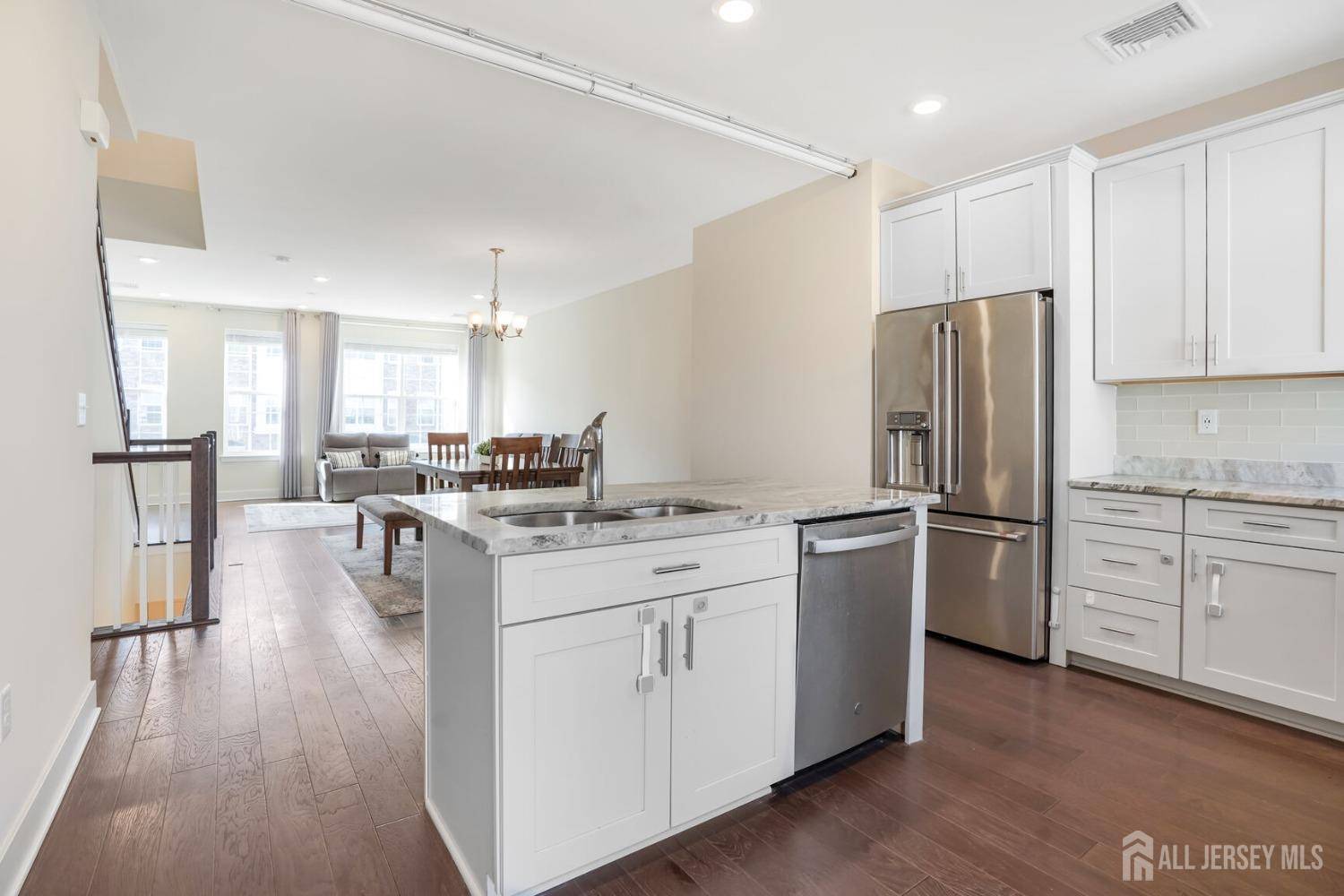 Branchburg, NJ 08876,405 saratoga CT