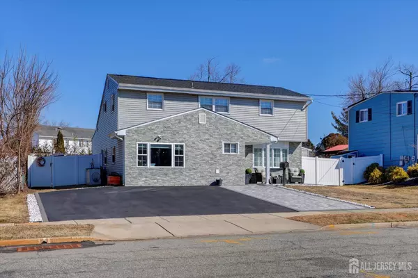 Old Bridge, NJ 08857,218 cindy ST