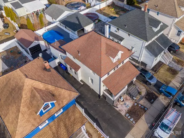 Carteret, NJ 07008,82 Lincoln AVE