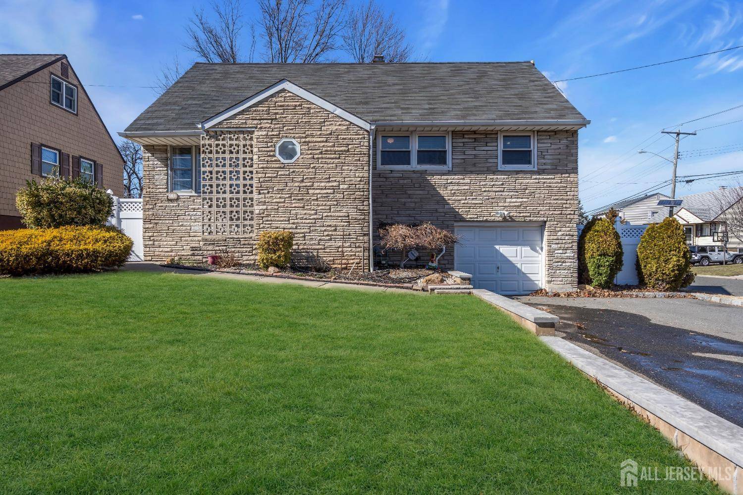 161 Jefferson ST, Menlo Park Terrace, NJ 08840