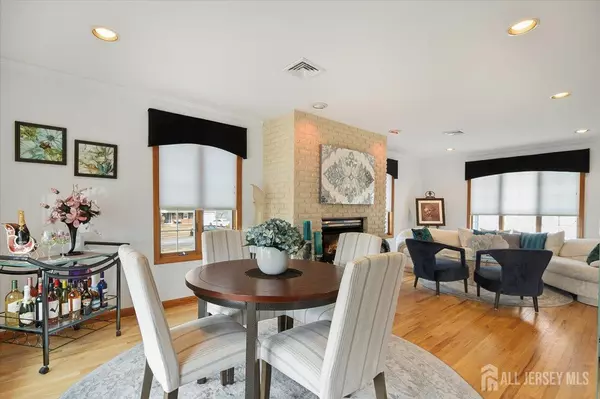 Sayreville, NJ 08859,30 Yorkshire PL