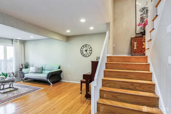 North Brunswick, NJ 08902,301 Willowbrook DR