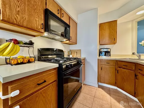 North Brunswick, NJ 08902,1009 Schmidt LN #1009