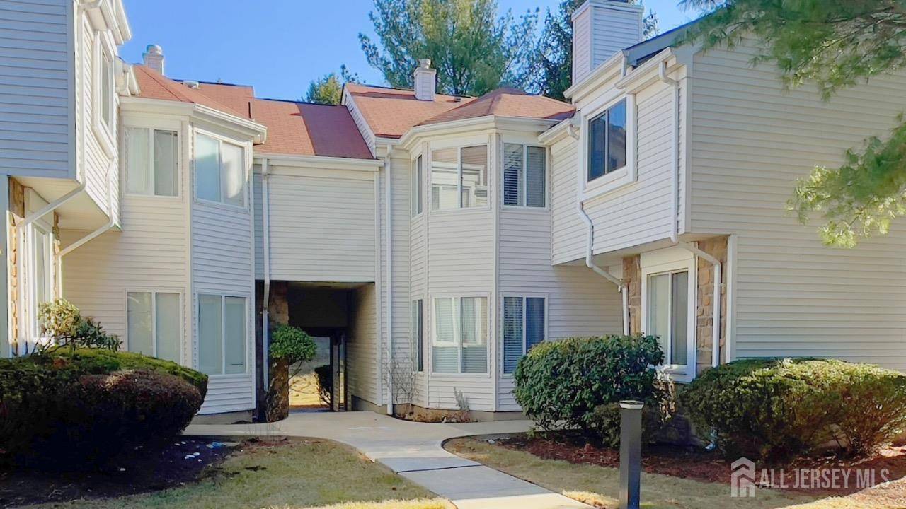 1009 Schmidt LN #1009, North Brunswick, NJ 08902