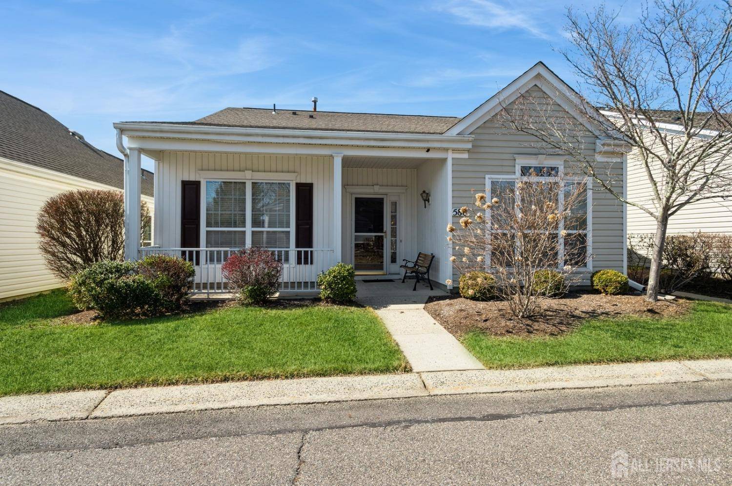 586 Skylark DR, Monroe, NJ 08831