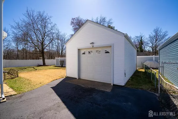 Spotswood, NJ 08884,16 Robert ST