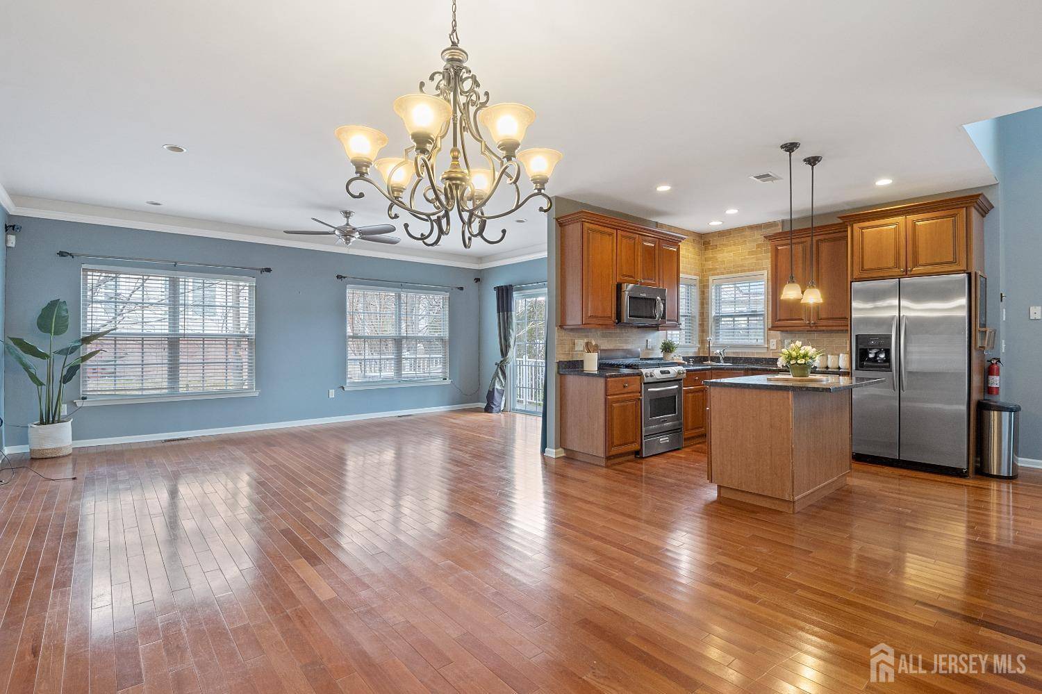 South Amboy, NJ 08879,514 Col Db Kelly WAY
