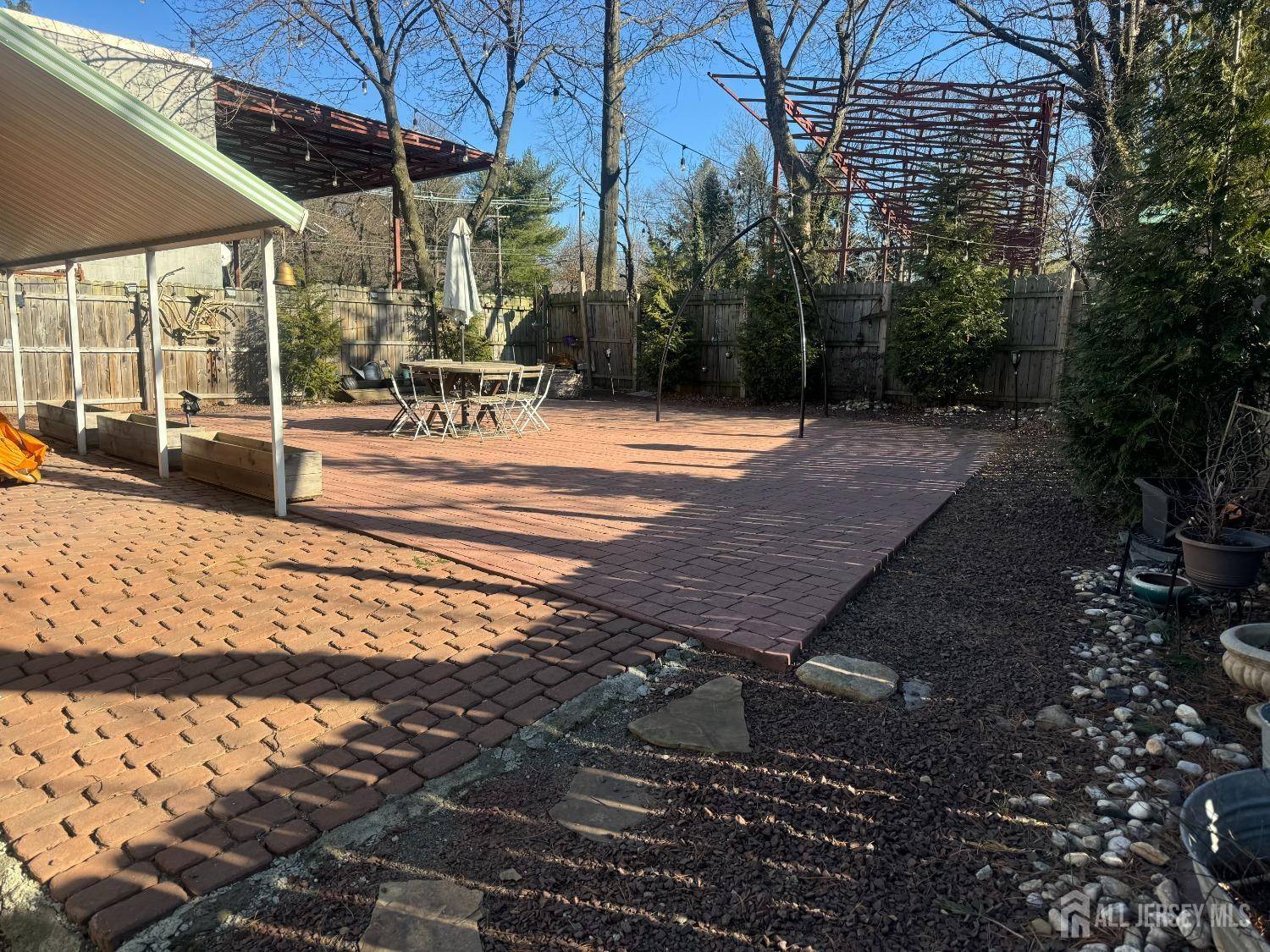 Metuchen, NJ 08840,289 High ST