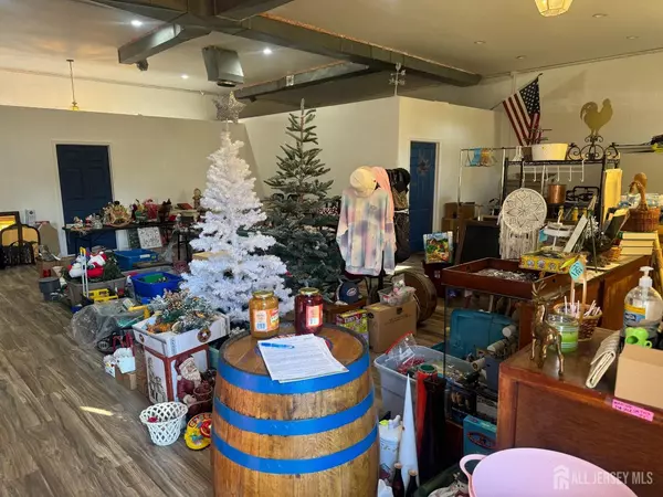 Metuchen, NJ 08840,289 High ST