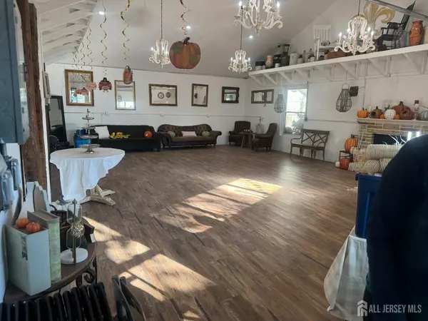 Metuchen, NJ 08840,289 High ST