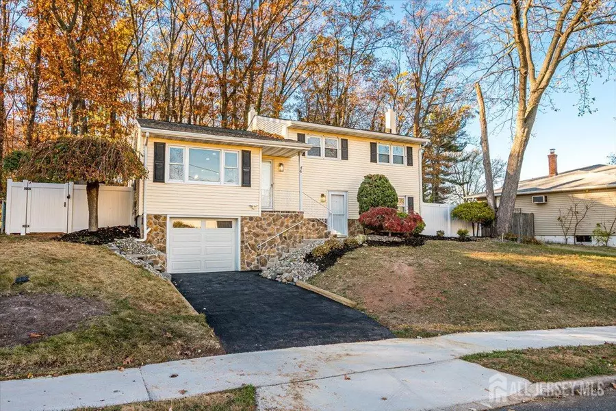 4 Adelphi CT, Edison, NJ 08837