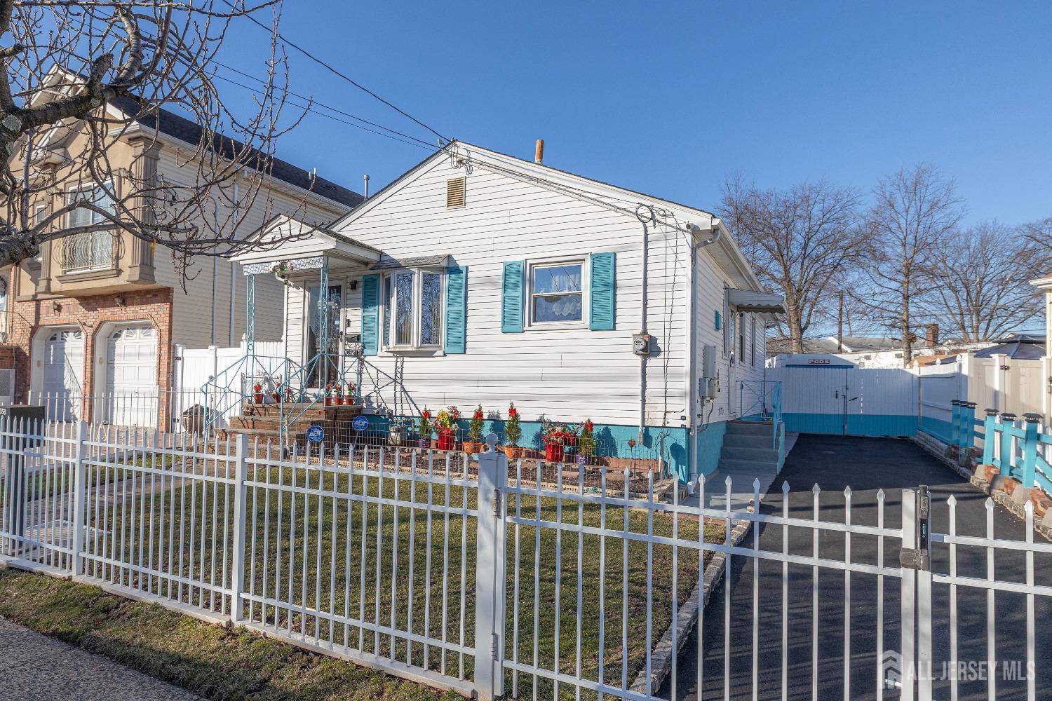 1058 Neck LN, Elizabeth, NJ 07201