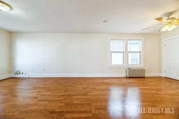 South Amboy, NJ 08879,251 Henry ST