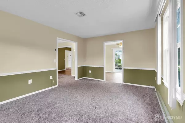 Monroe, NJ 08831,719 Victoria CT #B