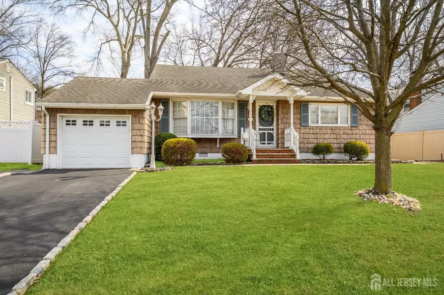 40 Drake PL, Colonia, NJ 07067