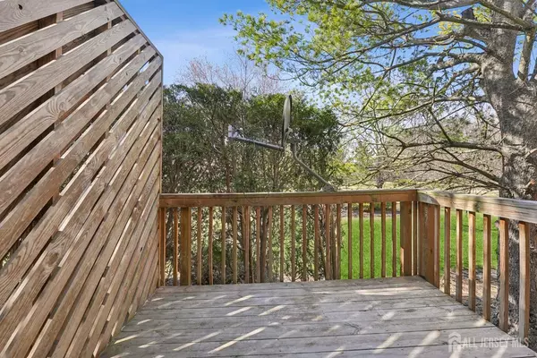 North Brunswick, NJ 08902,4002 Birchwood CT