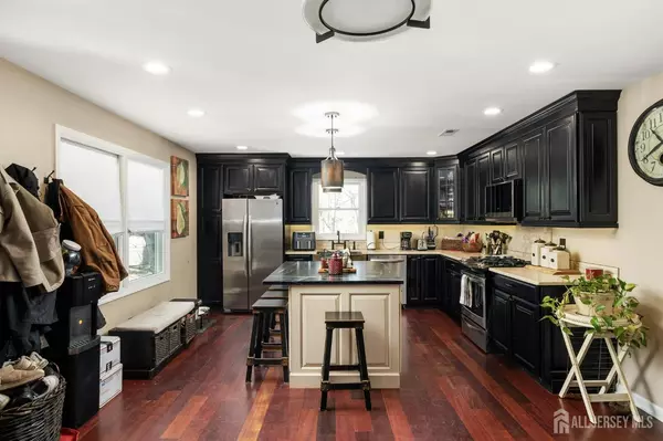 East Brunswick, NJ 08816,163 Dutch RD