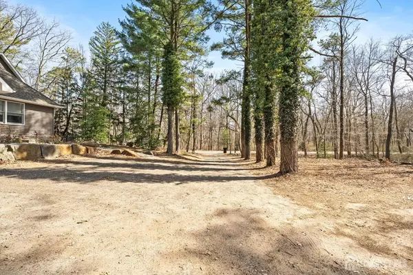 East Brunswick, NJ 08816,163 Dutch RD