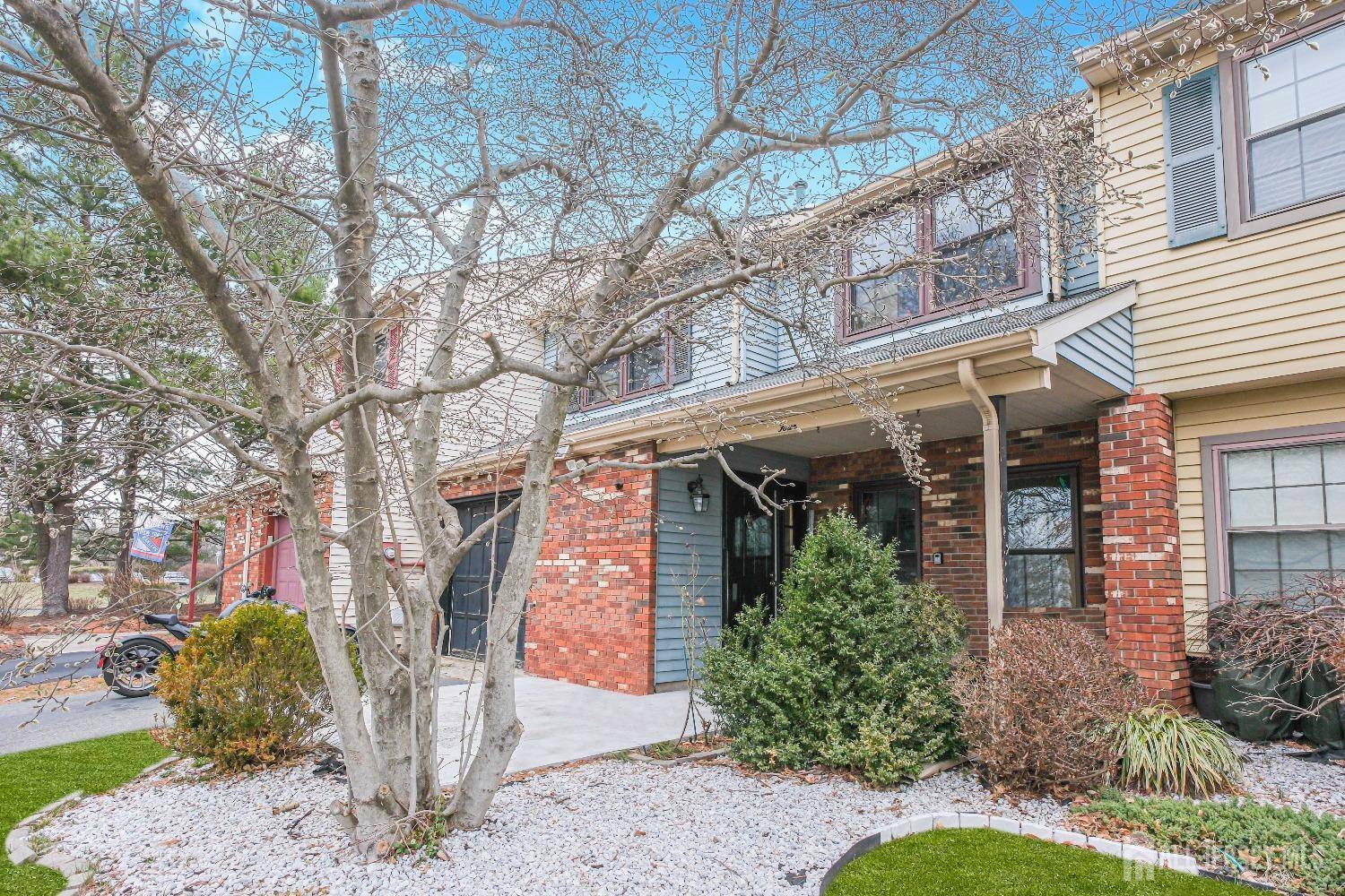 East Brunswick, NJ 08816,4 Stone CT