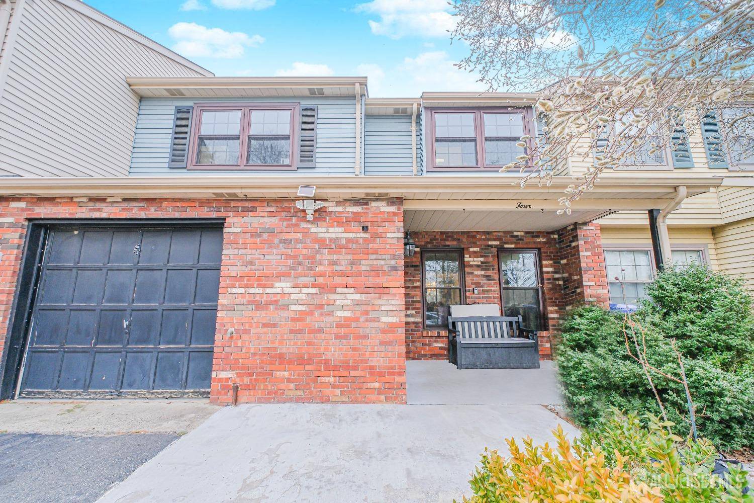 4 Stone CT, East Brunswick, NJ 08816