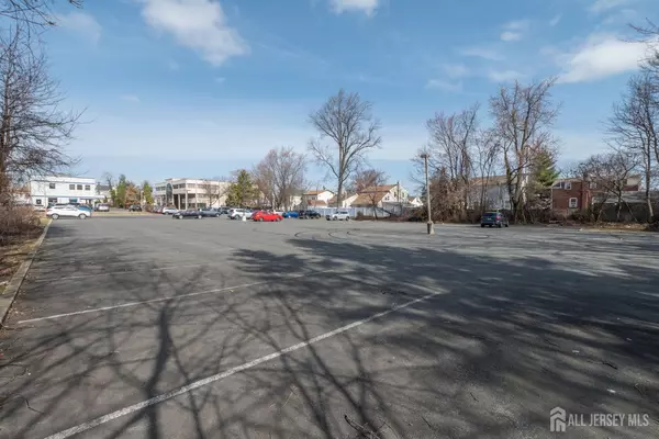 North Brunswick, NJ 08902,622 Georges RD #1-2