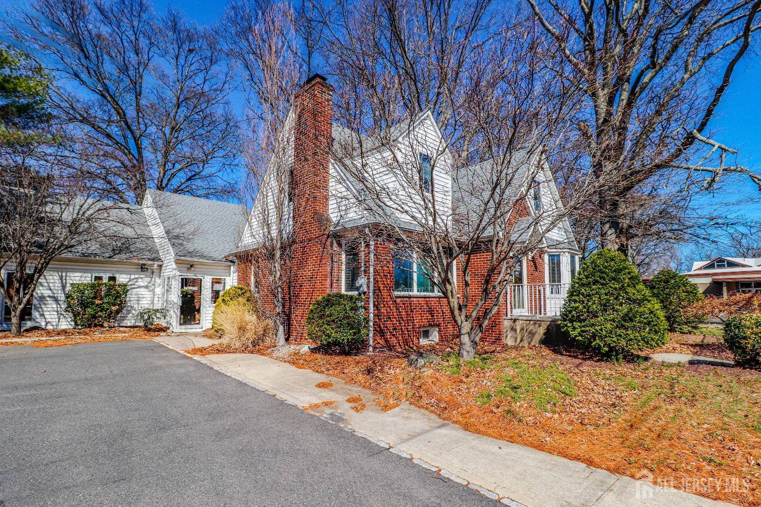 Edison, NJ 08837,10 Franklin AVE