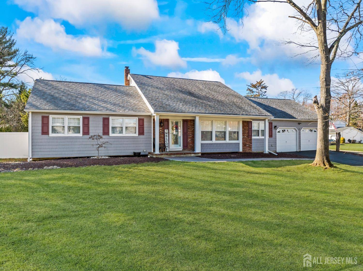 4 Whitman RD, Morganville, NJ 07751
