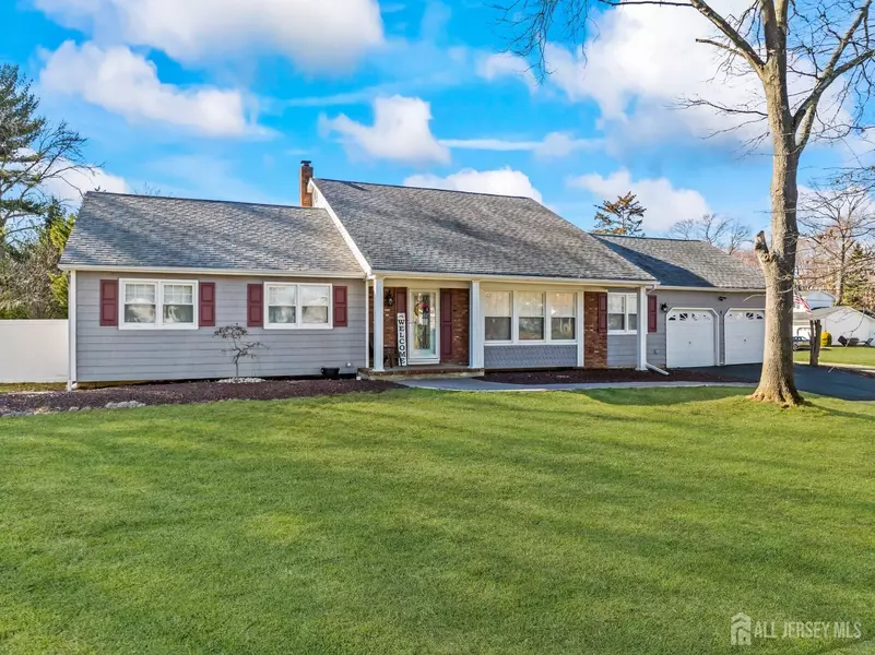 4 Whitman RD, Morganville, NJ 07751