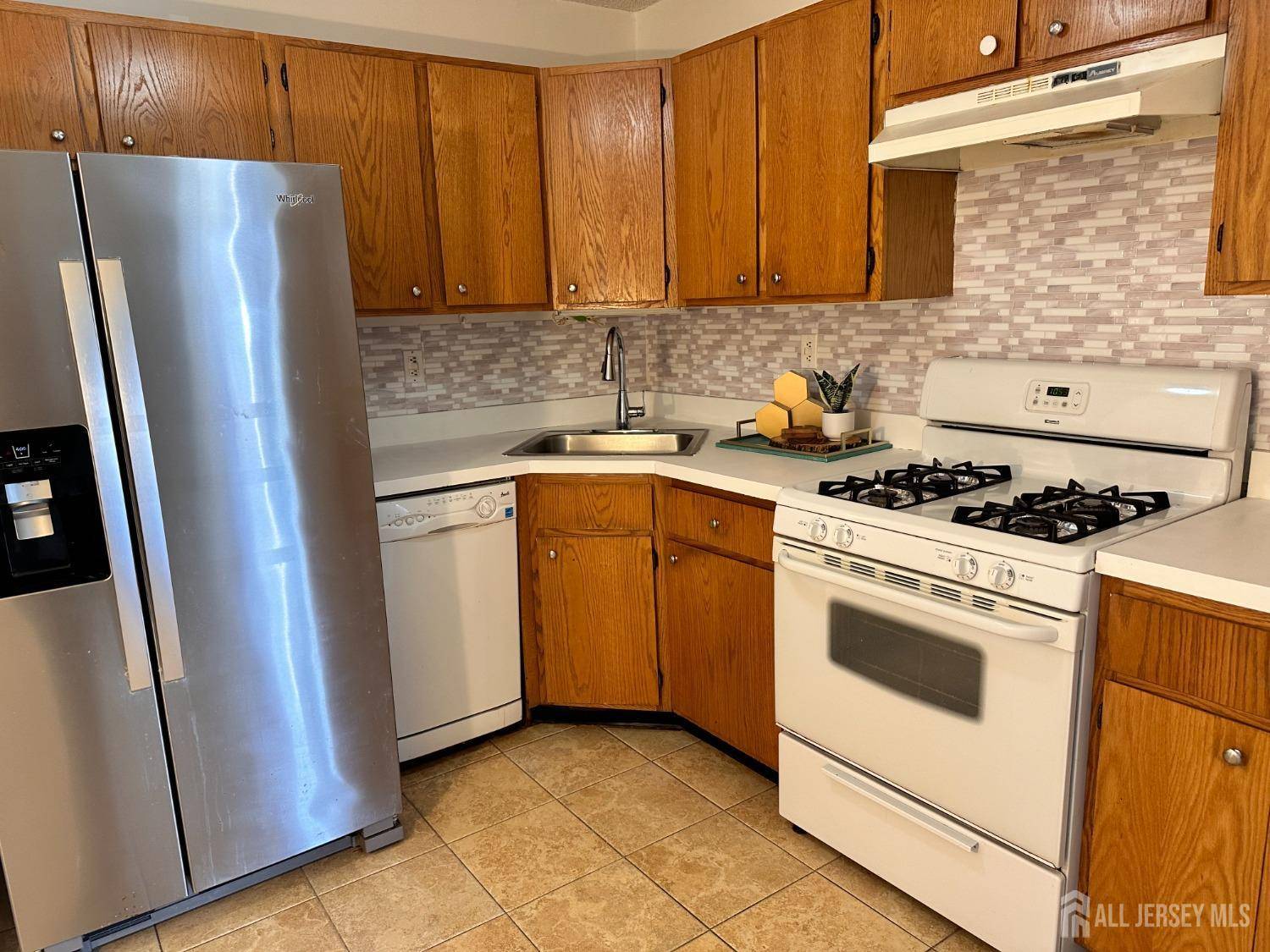 North Brunswick, NJ 08902,277 Kempsey DR