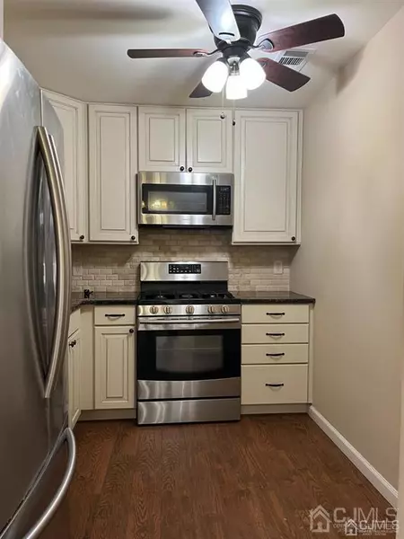 1213 Harbor Club DR, Sayreville, NJ 08859