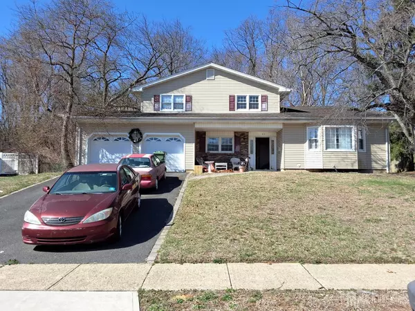 41 Oakwood DR, Sayreville, NJ 08859