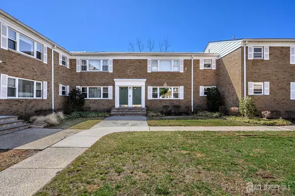 172 Evergreen RD #14B, Edison, NJ 08837