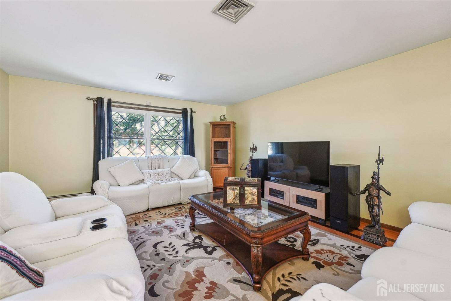 East Brunswick, NJ 08816,6 Persimmon CT
