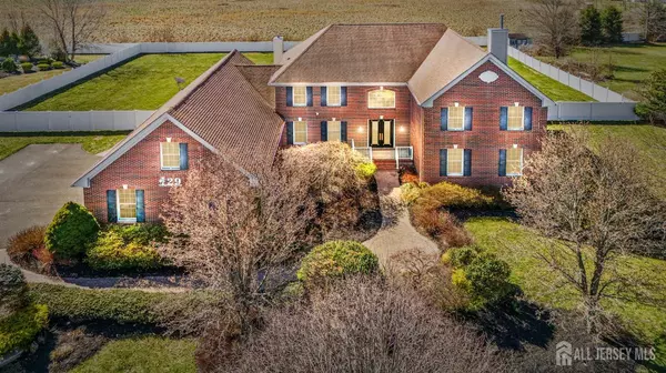 29 Linwood DR, Monroe, NJ 08831
