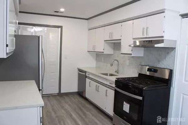 Edison, NJ 08817,1612 Raspberry CT