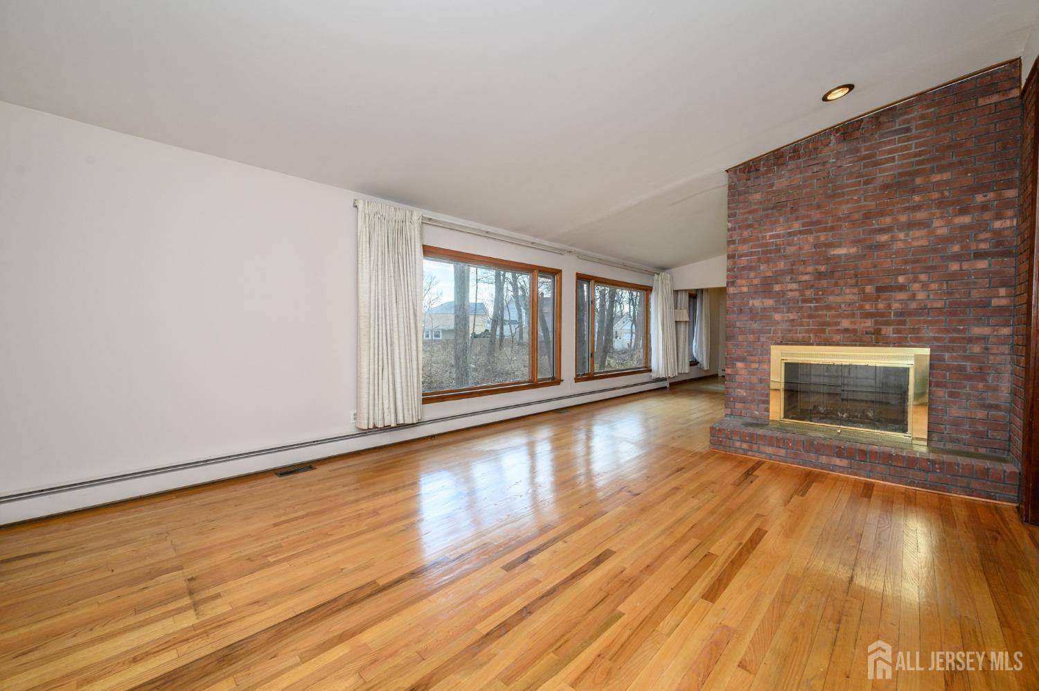 Colonia, NJ 07067,38 Heather LN