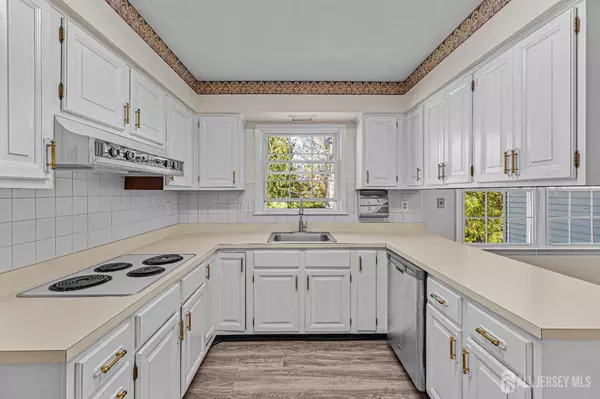 Monroe, NJ 08831,553-N Tilton WAY