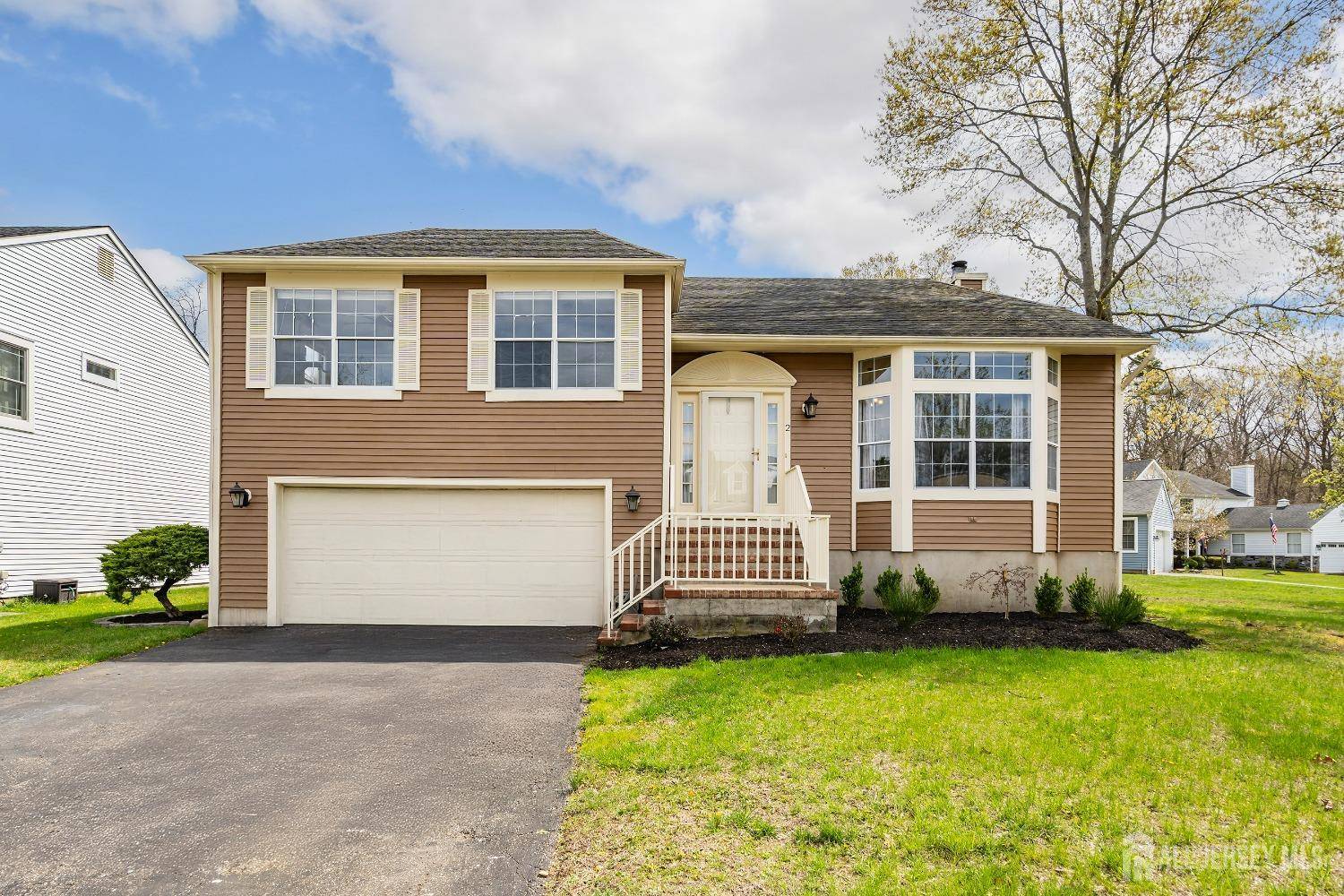 2 Honey Locust Lane LN, Howell, NJ 07731