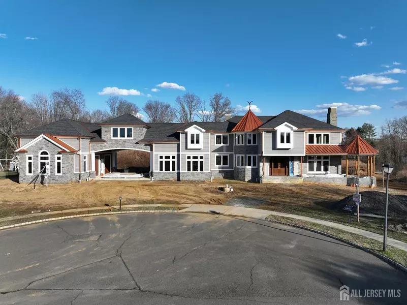 8 Derek CT, Manalapan, NJ 07726