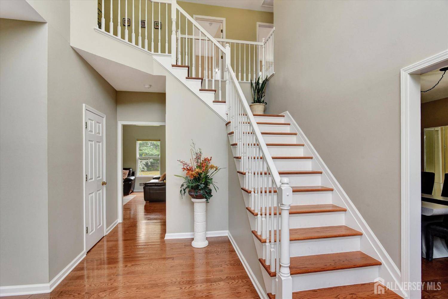 3 Meadowlark CT, Jackson, NJ 08527