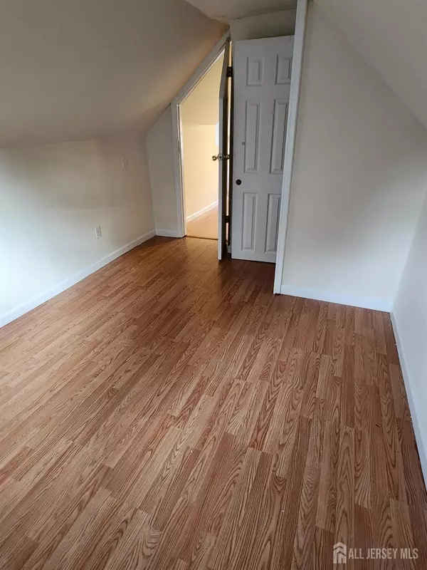 Orange, NJ 07050,527 Valley ST