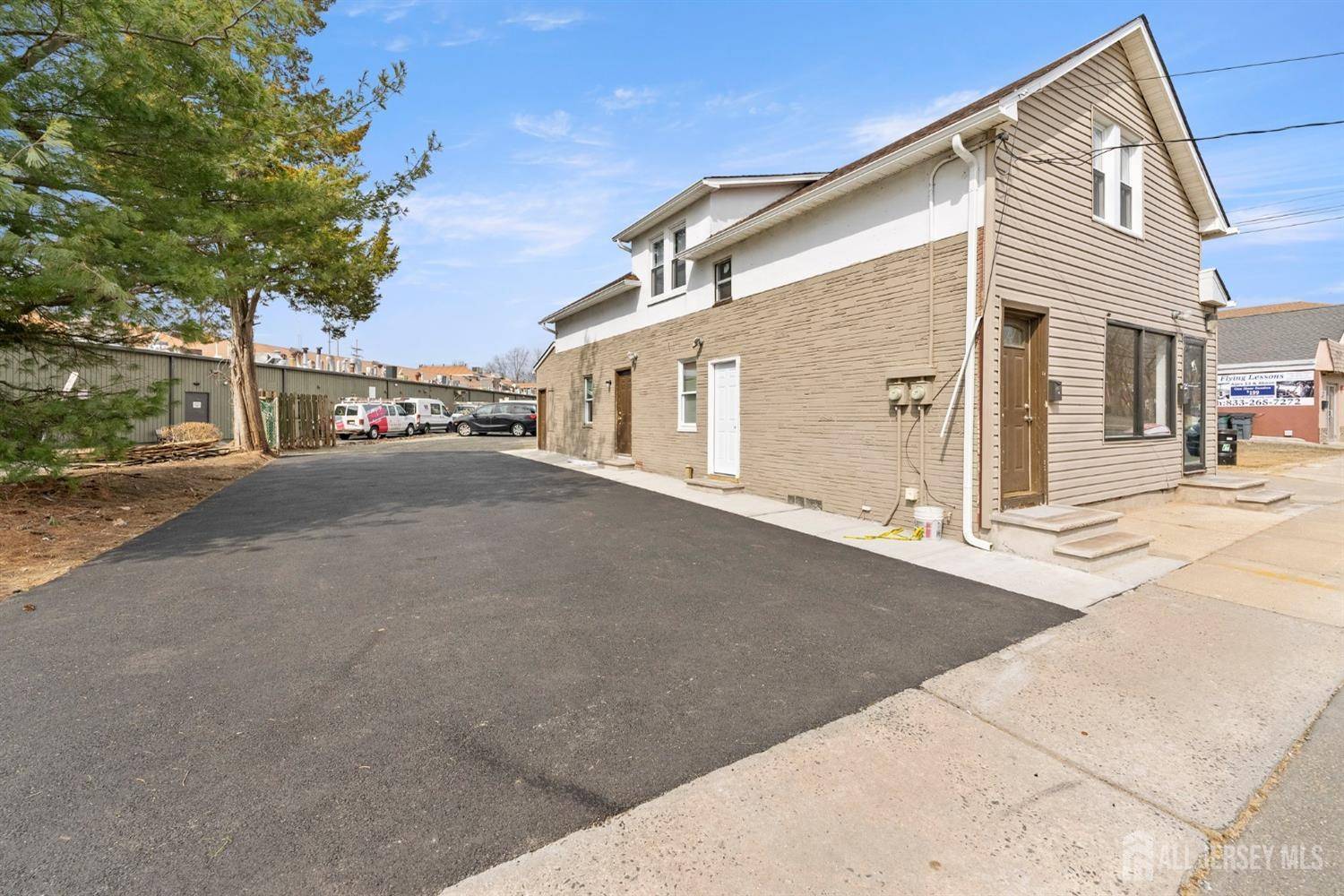 Spotswood, NJ 08884,320 Main ST