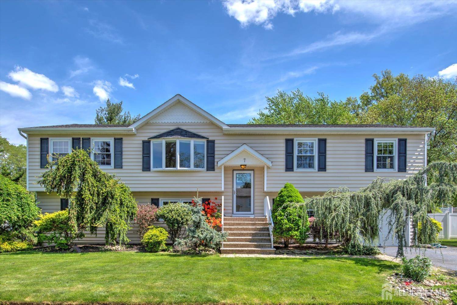 7 Mill RD, Jamesburg, NJ 08831