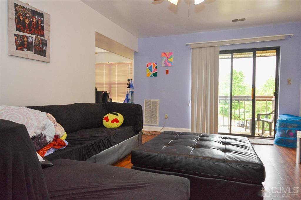 Perth Amboy, NJ 08861,611-611 hidden village DR