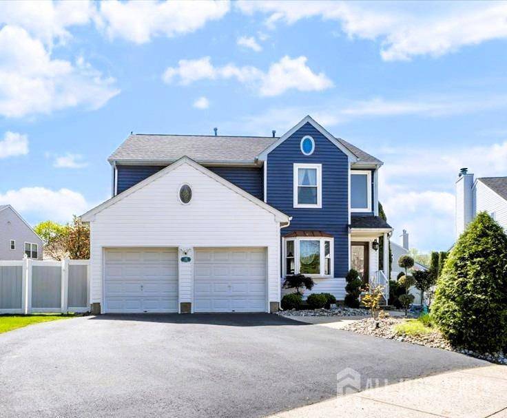 15 Sutton PL, Helmetta, NJ 08828