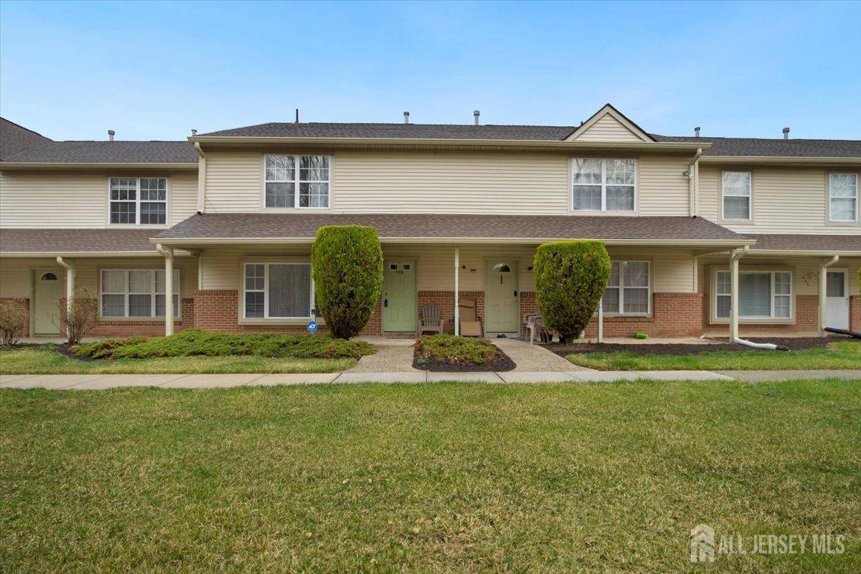 910 Thomas AVE, North Brunswick, NJ 08902