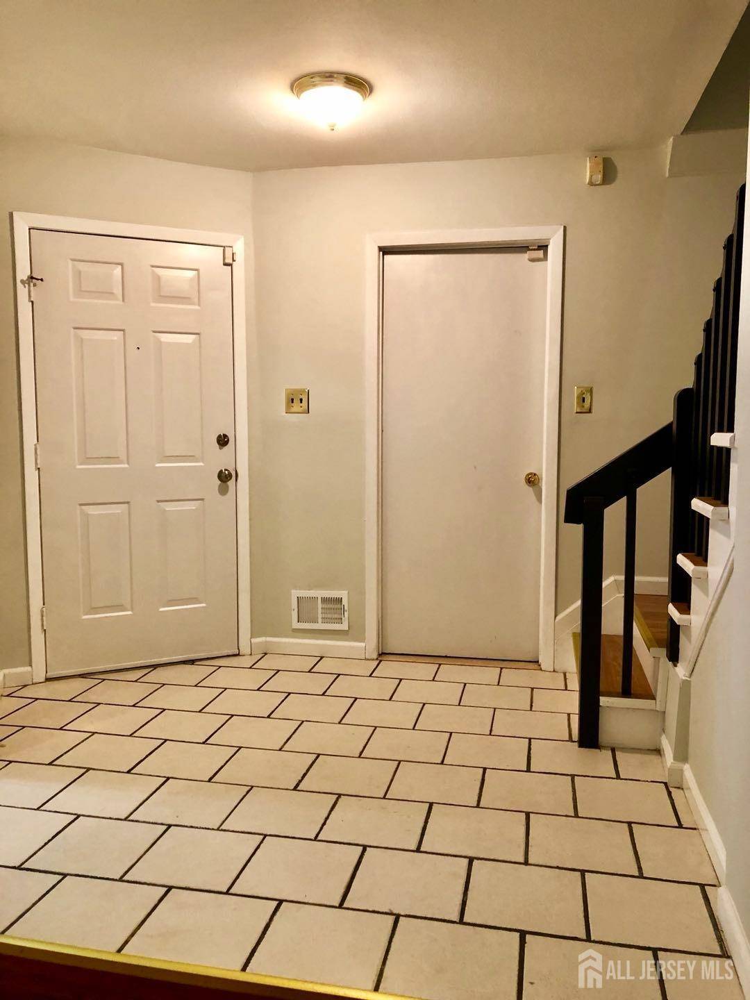 North Brunswick, NJ 08902,156 Nathan DR
