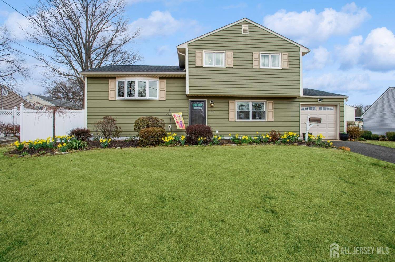 122 Osceola AVE, Middlesex, NJ 08846