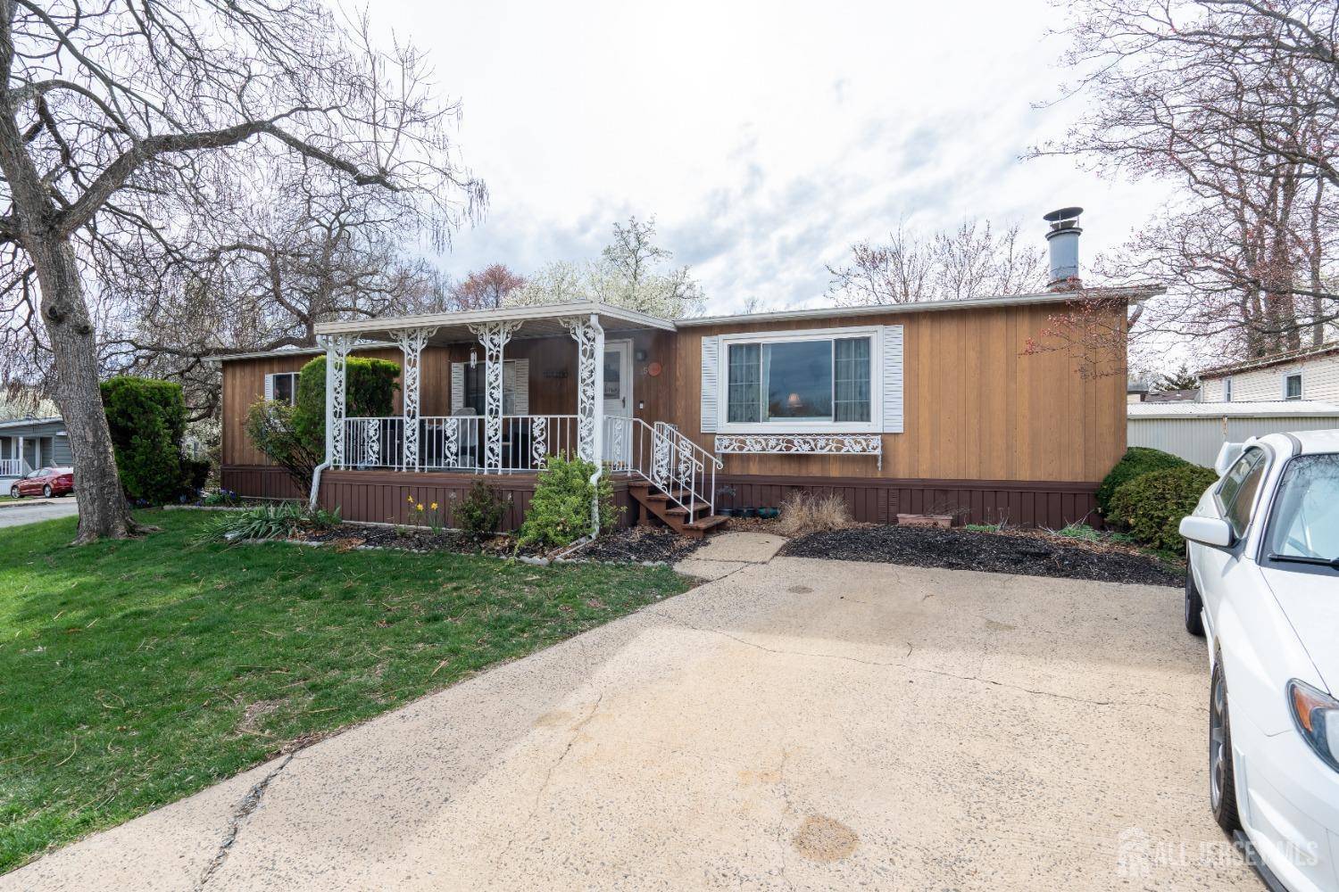 15 Dickens RD, North Brunswick, NJ 08902