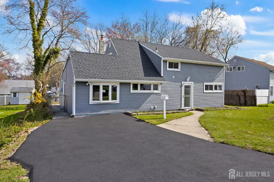 38 Pine Tree RD, Old Bridge, NJ 08857